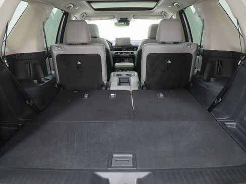 Certified 2025 Honda Pilot Touring image 11