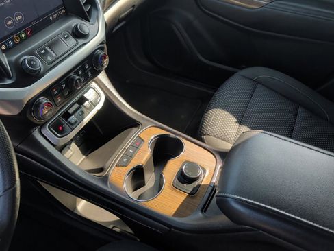 Used 2023 GMC Acadia SLE image 36