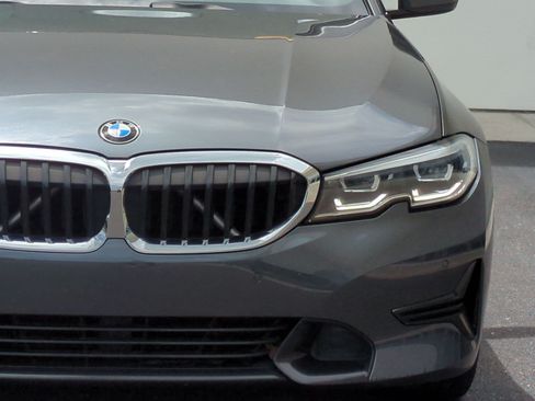 Used 2020 BMW 330i Sedan w/ Convenience Package RWD image 5