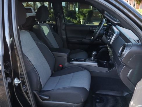 Used 2021 Toyota Tacoma TRD Off-Road image 41