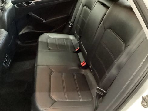 Used 2017 Volkswagen Passat 1.8T SE FWD image 13