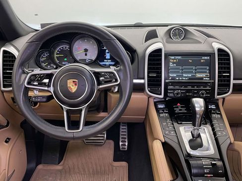 Used 2016 Porsche Cayenne S image 27