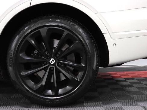 Used 2017 Bentley Bentayga image 88