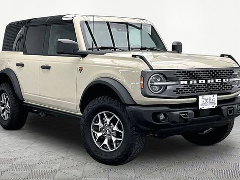 Certified 2025 Ford Bronco Badlands AWD/4WD image 12