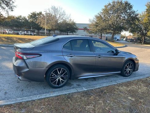 Used 2024 Toyota Camry SE image 5