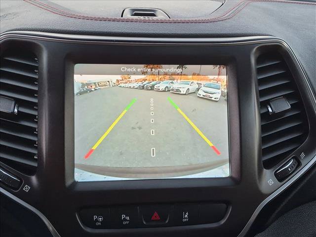 Used 2021 Jeep Cherokee Trailhawk w/ Technology Group AWD/4WD image 13