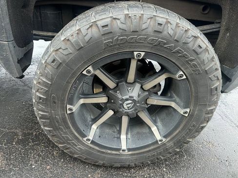 Used 2022 GMC Sierra 1500 AT4 w/ AT4 Premium Package image 9