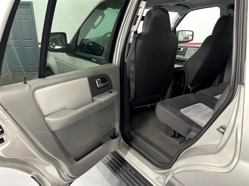 Used 2003 Ford Expedition XLT image 11