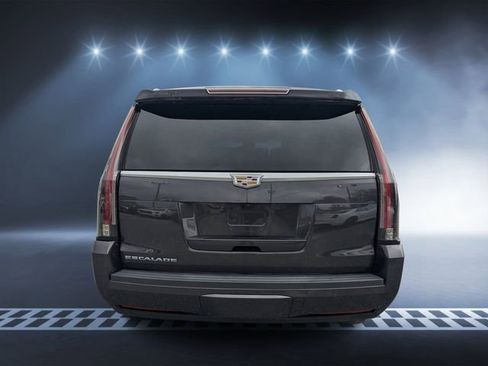 Used 2018 Cadillac Escalade Premium Luxury image 4