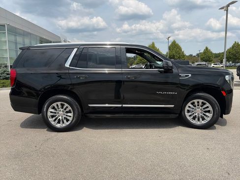 Used 2022 GMC Yukon SLT w/ SLT Luxury Package AWD/4WD image 8
