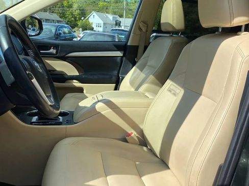 Used 2019 Toyota Highlander XLE image 13