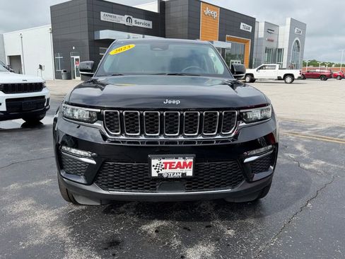 Used 2023 Jeep Grand Cherokee Limited AWD/4WD image 2