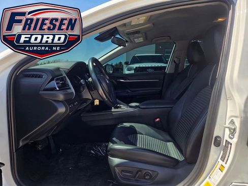 Used 2022 Toyota Camry SE FWD image 11