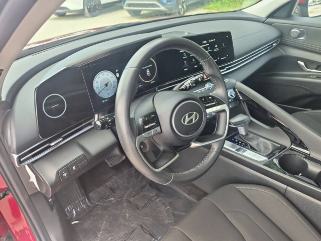 Used 2025 Hyundai Elantra SEL FWD image 15