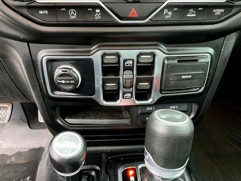 Used 2021 Jeep Wrangler Unlimited Sport image 14