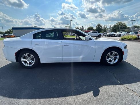 Used 2020 Dodge Charger SXT w/ Leather Interior Group RWD image 6
