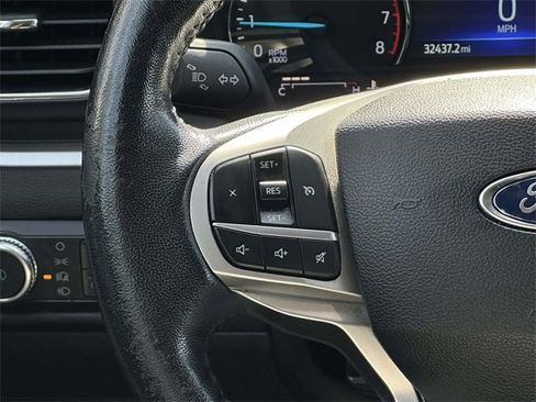 Used 2022 Ford Explorer XLT w/ Equipment Group 202A image 17