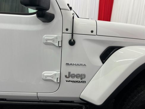 Used 2019 Jeep Wrangler Unlimited Sahara w/ Safety Group AWD/4WD image 27