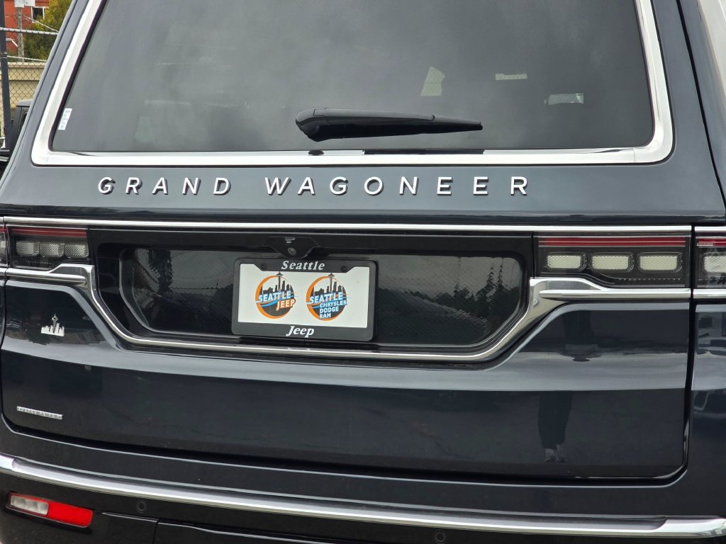 Used 2023 Jeep Grand Wagoneer 4WD w/ Flexible Seating Group image 14