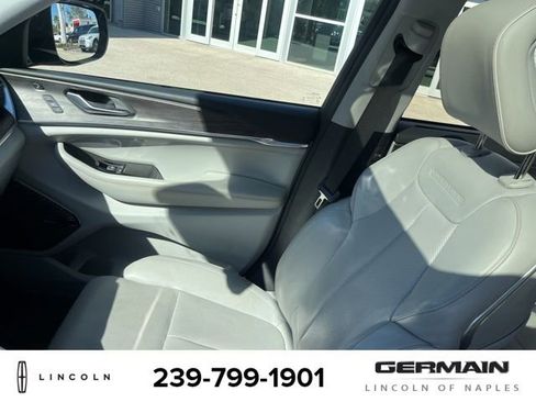 Used 2021 Jeep Grand Cherokee L Overland w/ Luxury Tech Group IV image 14