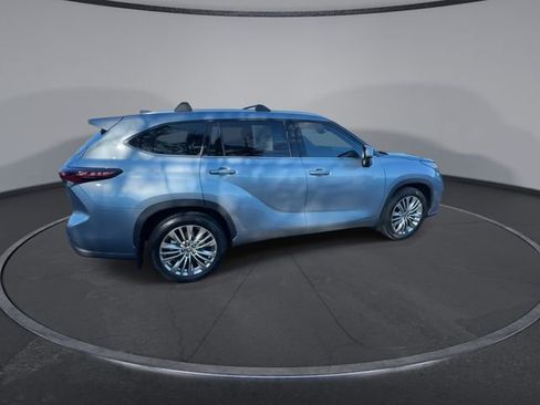 Used 2024 Toyota Highlander Platinum image 17