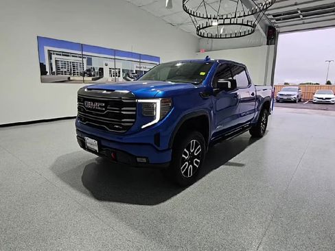 Used 2022 GMC Sierra 1500 AT4 w/ AT4 Premium Package AWD/4WD image 5