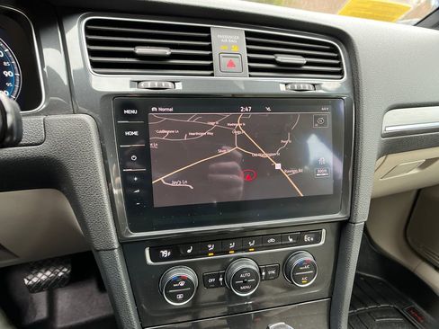 Used 2019 Volkswagen e-Golf SEL Premium image 16