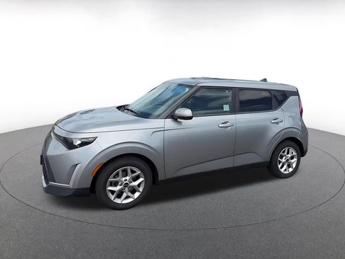 Used 2023 Kia Soul LX w/ Option Group 015 FWD image 9