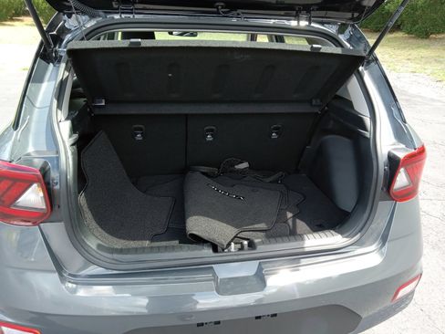 Used 2024 Hyundai Venue Limited FWD image 9