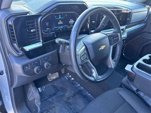 Used 2025 Chevrolet Silverado 1500 LT image 9