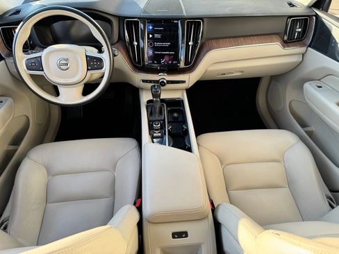 Used 2021 Volvo XC60 T6 Momentum w/ Premium Package AWD/4WD image 15