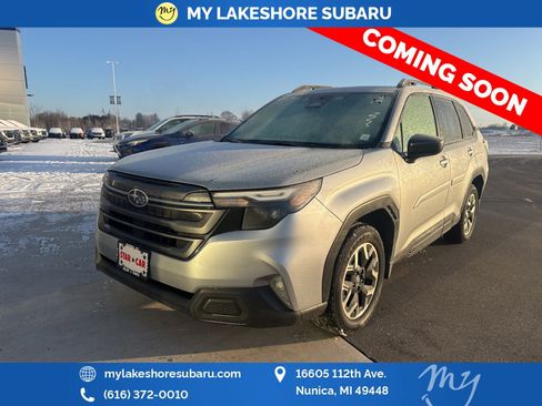 Used 2025 Subaru Forester Premium image 3