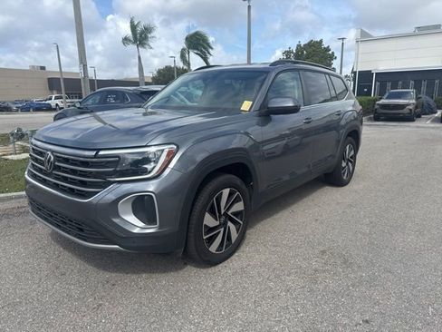 Used 2025 Volkswagen Atlas SE image 4