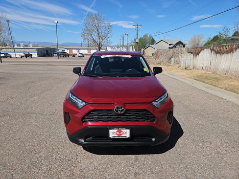 Used 2023 Toyota RAV4 LE AWD/4WD image 6