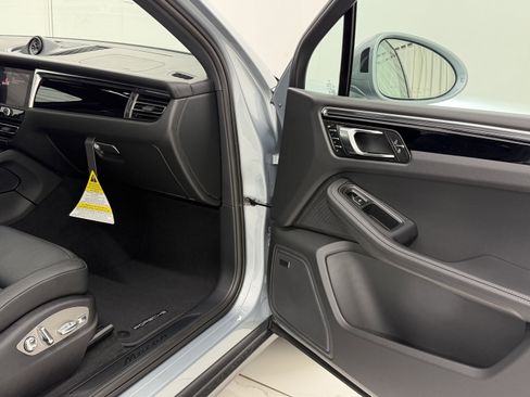 New 2026 Porsche Macan image 22