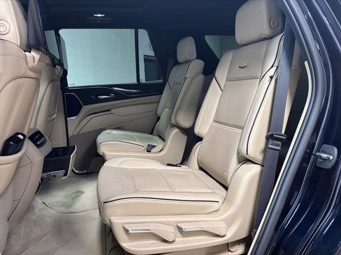 Used 2023 Cadillac Escalade Premium Luxury image 29