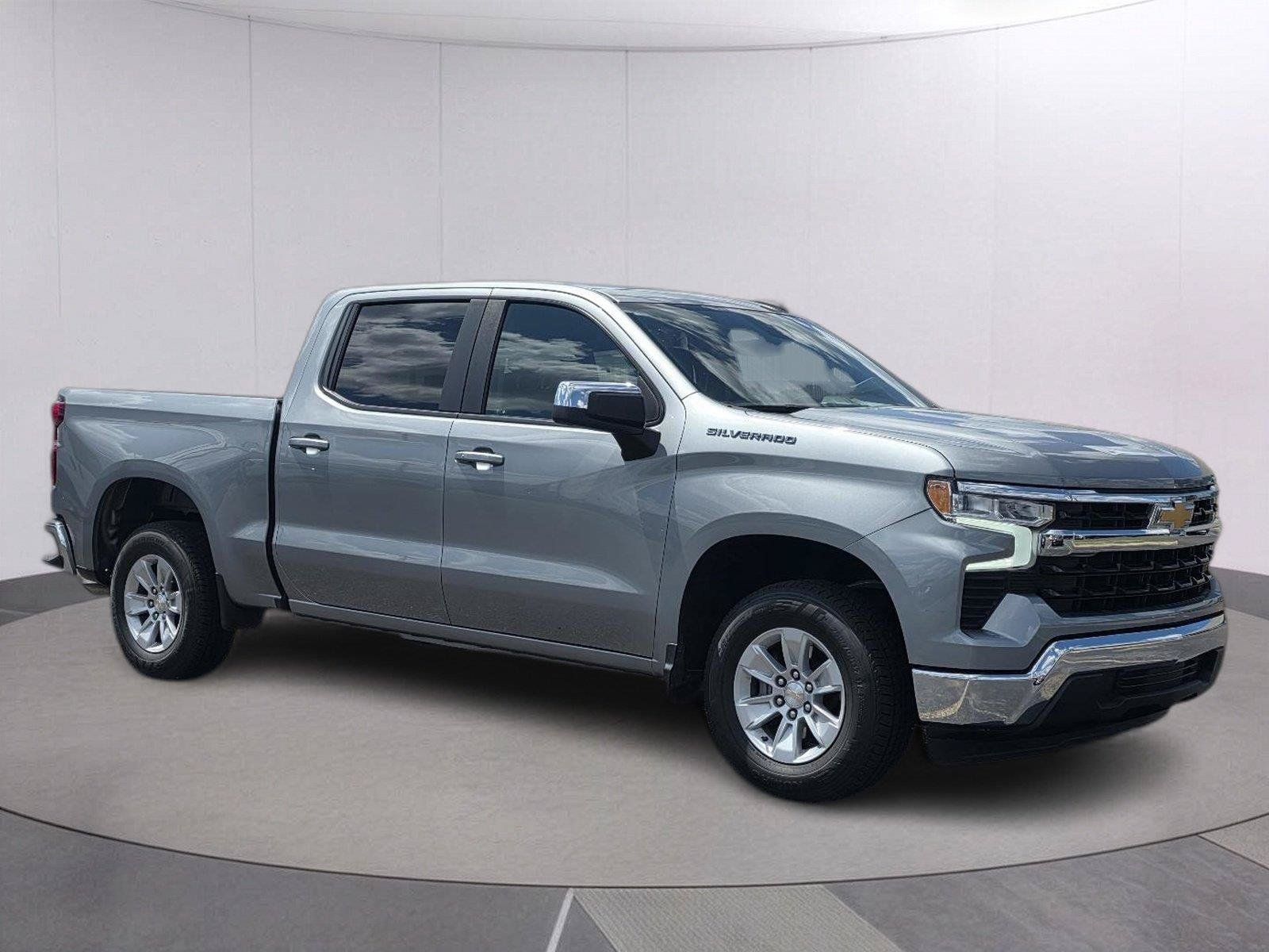 Used 2025 Chevrolet Silverado 1500 LT RWD image 3