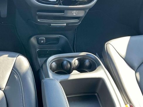 New 2026 Chrysler Voyager LX image 17