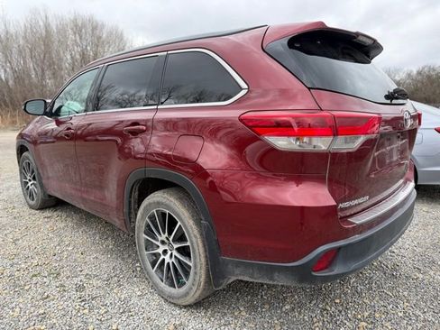 Used 2017 Toyota Highlander SE image 3