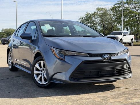 Used 2026 Toyota Corolla LE FWD image 2
