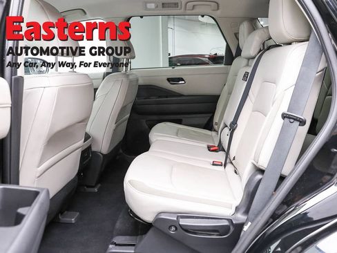 Used 2022 Nissan Pathfinder SL AWD/4WD image 21