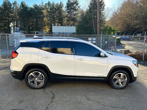 Used 2019 GMC Terrain SLT w/ Infotainment Package II AWD/4WD image 4
