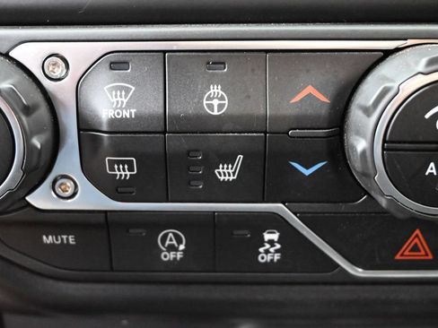 Used 2022 Jeep Gladiator Rubicon w/ LED Lighting Group AWD/4WD image 7