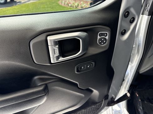 Used 2024 Jeep Wrangler Sport S image 20