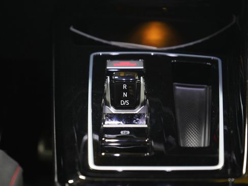 Used 2023 Volkswagen GTI SE image 17