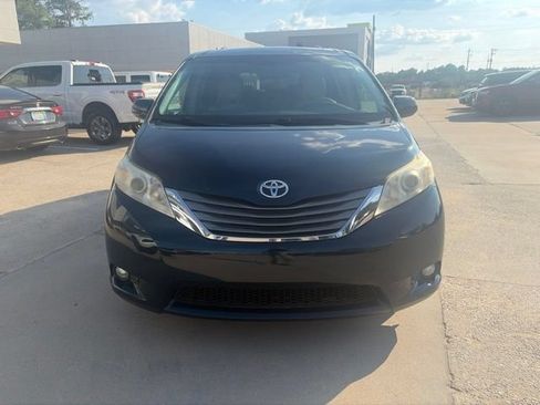 Used 2012 Toyota Sienna XLE FWD image 3