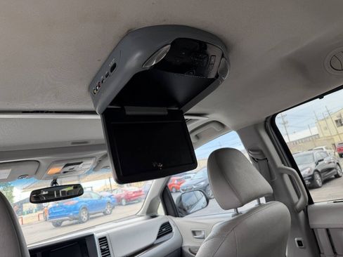 Used 2016 Toyota Sienna XLE FWD image 14