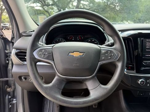 Used 2021 Chevrolet Traverse LS FWD image 9