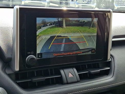 Used 2025 Toyota RAV4 XLE image 17