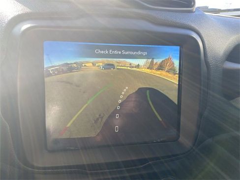 Used 2019 Jeep Renegade Latitude w/ UConnect 8.4 Nav Group image 17